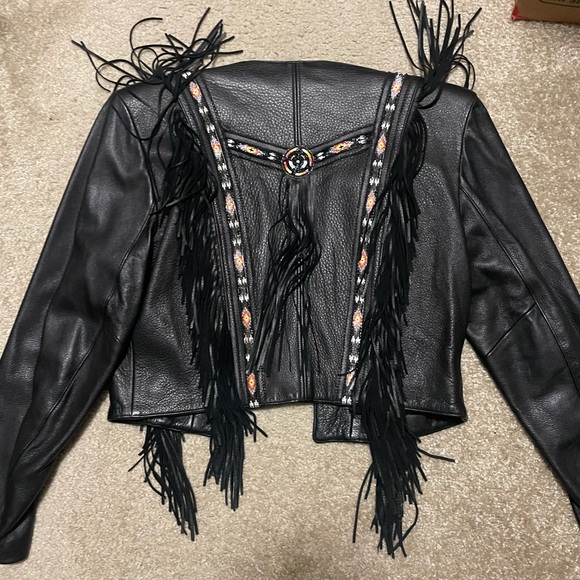 Leather jacket with fringe and beading - Picture 7 of 10